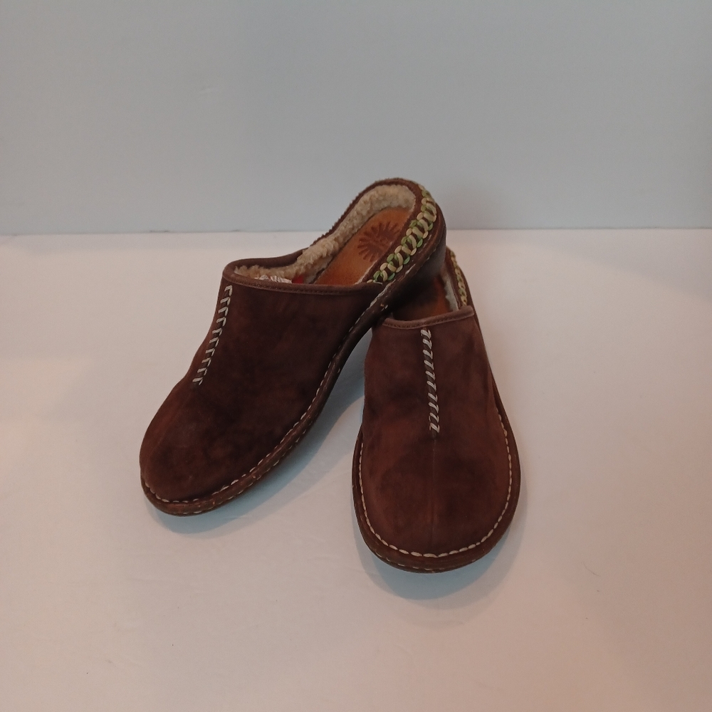 UGG SLIPPERS